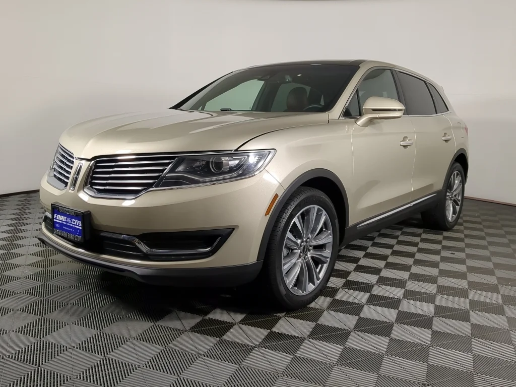 Used 2017 Tan Lincoln Reserve image 4