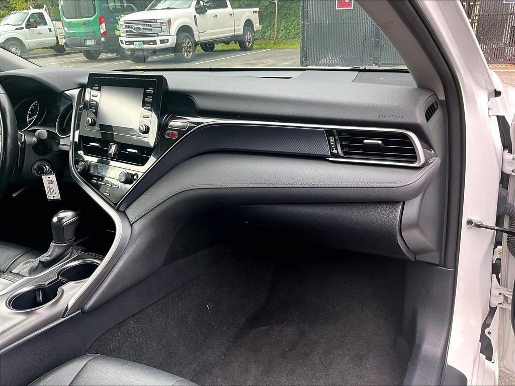 Used 2023 White Toyota SE image 17