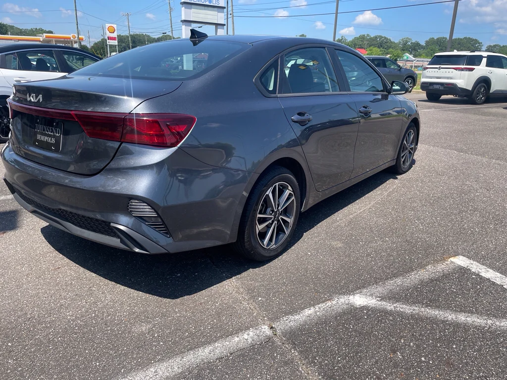 Used 2024 Gravity Gray Kia LXS image 4