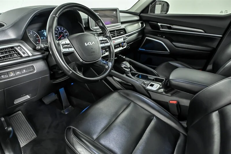 Used 2022 Dark Moss Kia S image 14