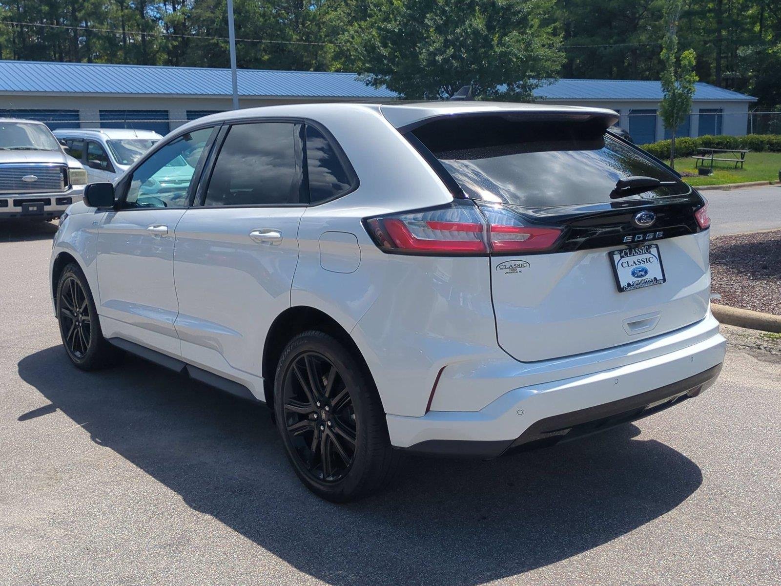 Used 2022 Star White Metallic Tri-Coat Ford ST-Line image 3