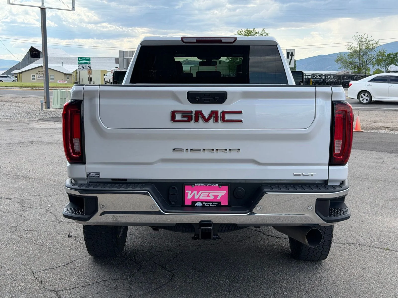 Used 2023 White GMC SLT image 8