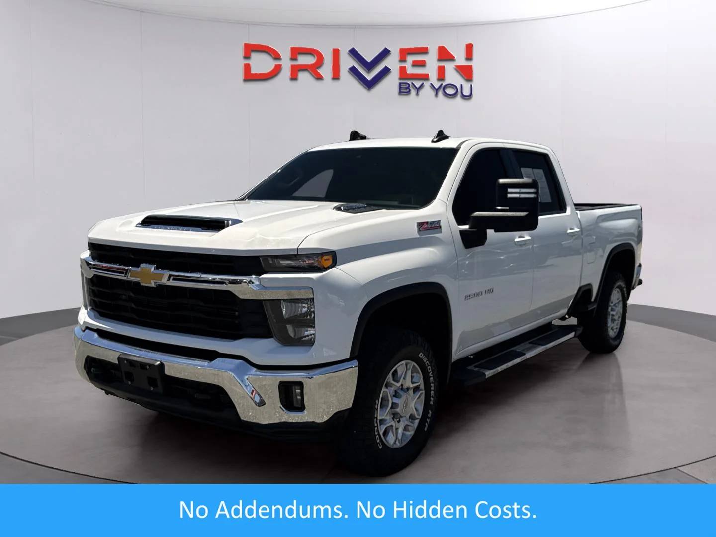 Used 2025 Summit White Chevrolet LT image 1