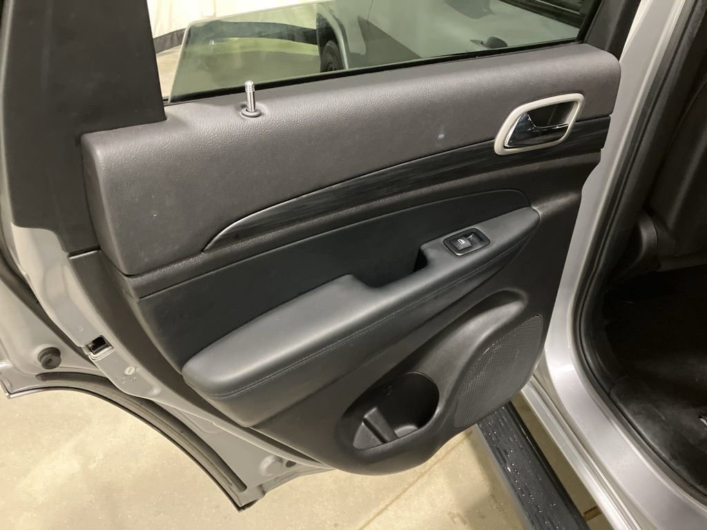 Used 2020 Billet Silver Metallic Clearcoat Jeep Altitude image 11