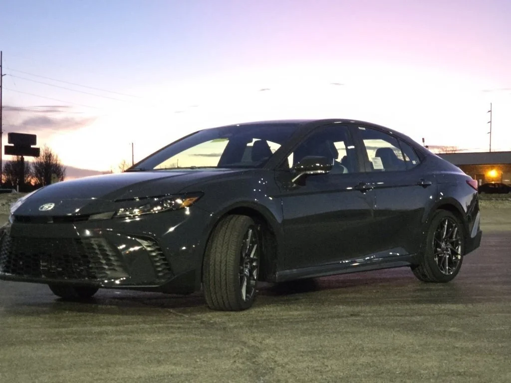 2026 Toyota Camry SE - Photo 16
