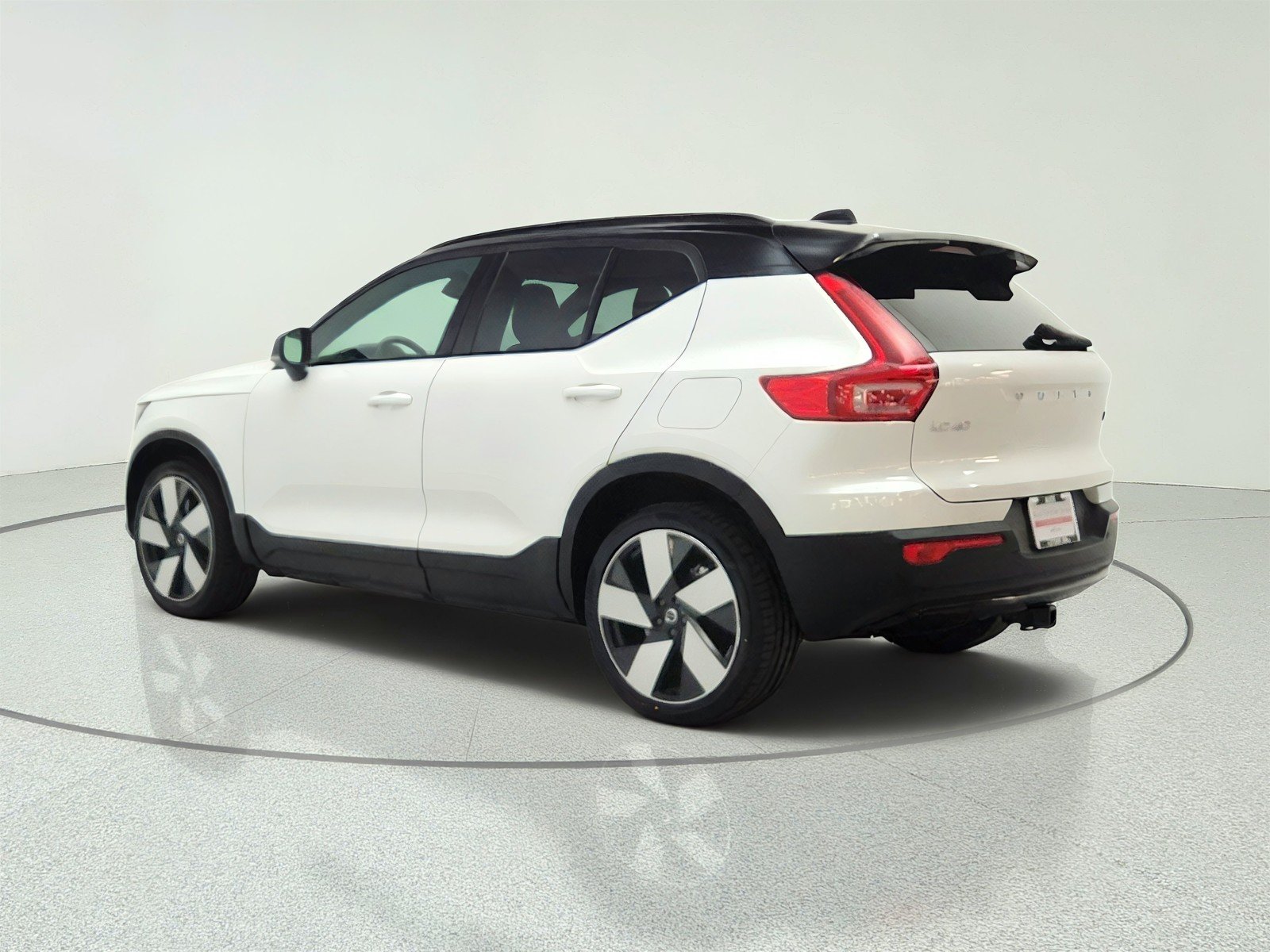 Used 2023 Crystal White Metallic Volvo Ultimate image 7