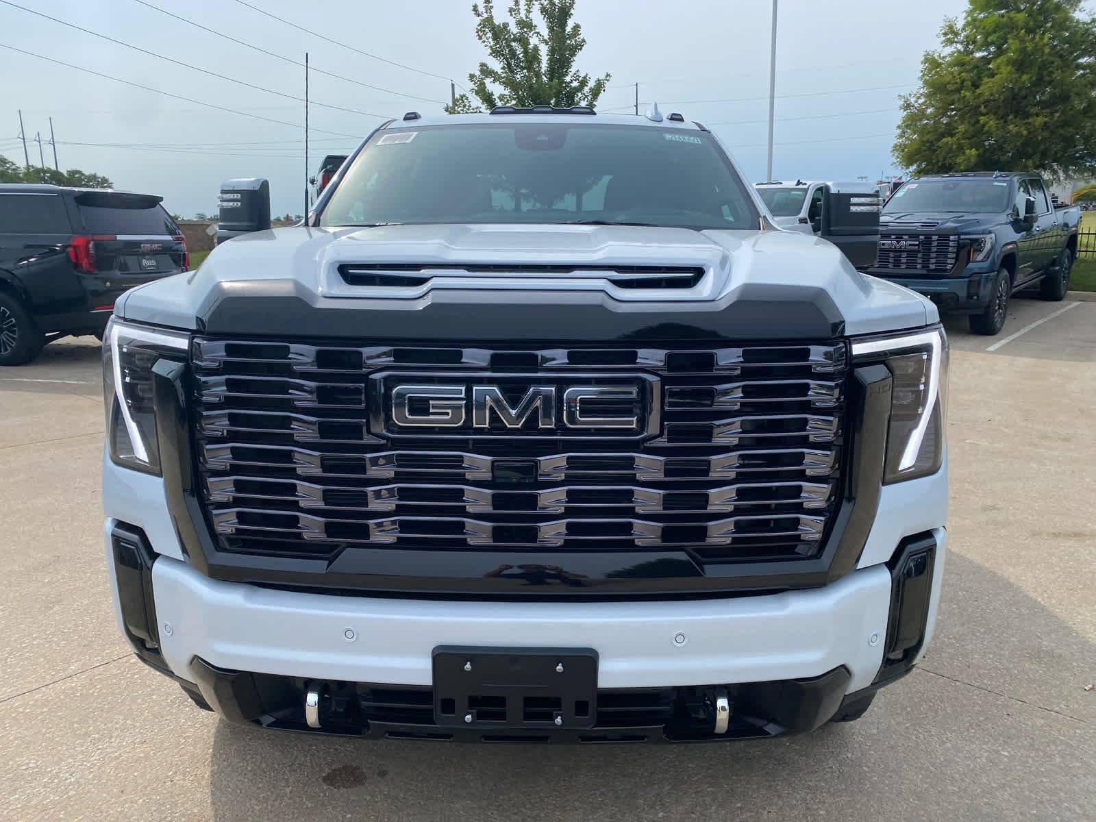 New 2026 Glacier White Tricoat GMC Denali Ultimate image 2