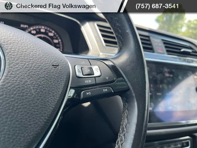 Used 2019 Pure White Volkswagen 2.0T SEL Premium 4Motion image 38