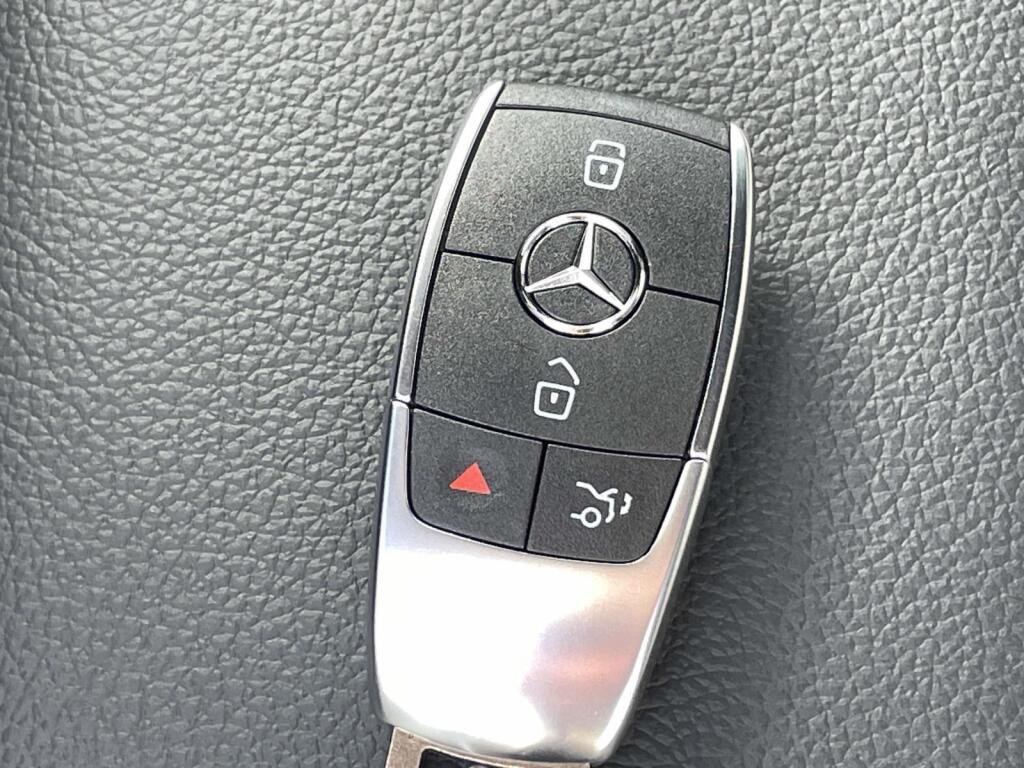 New 2026 Mountain Grey Metallic Mercedes-Benz GLA 250 image 4