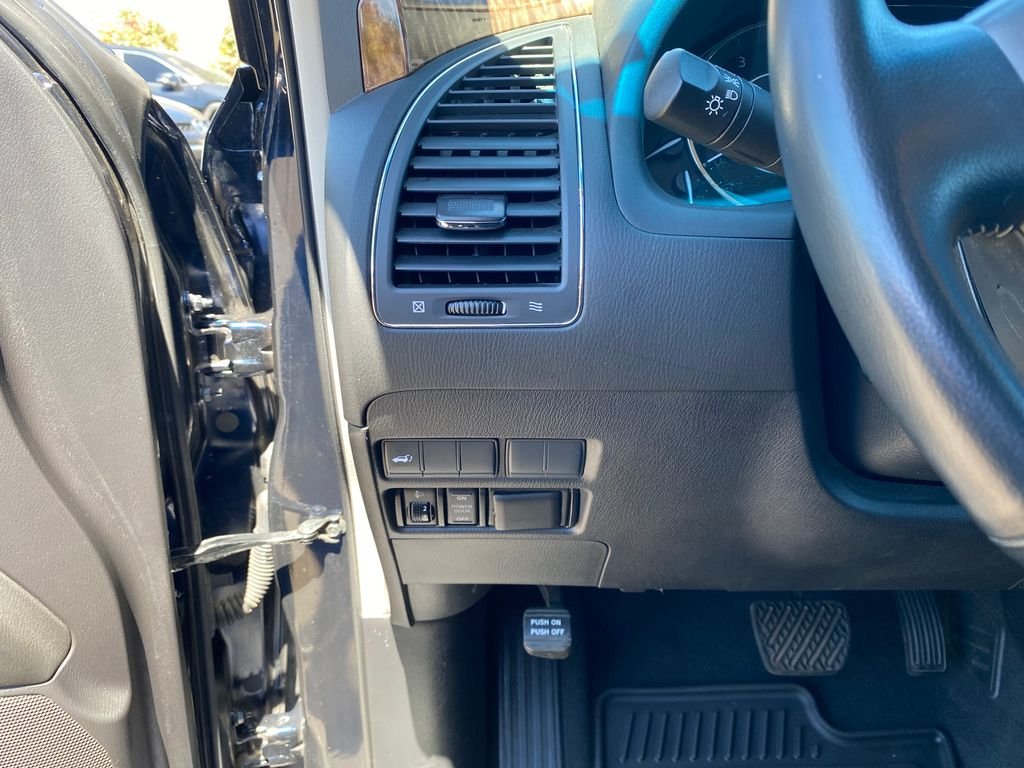 Used 2018 Blue Nissan SV image 16