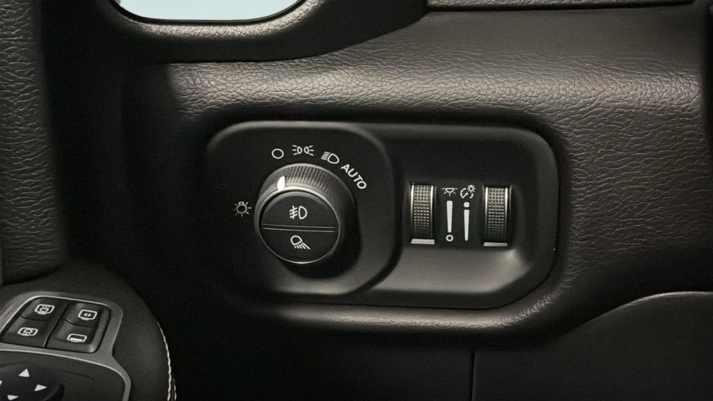 Used 2023 White Ram Laramie image 27