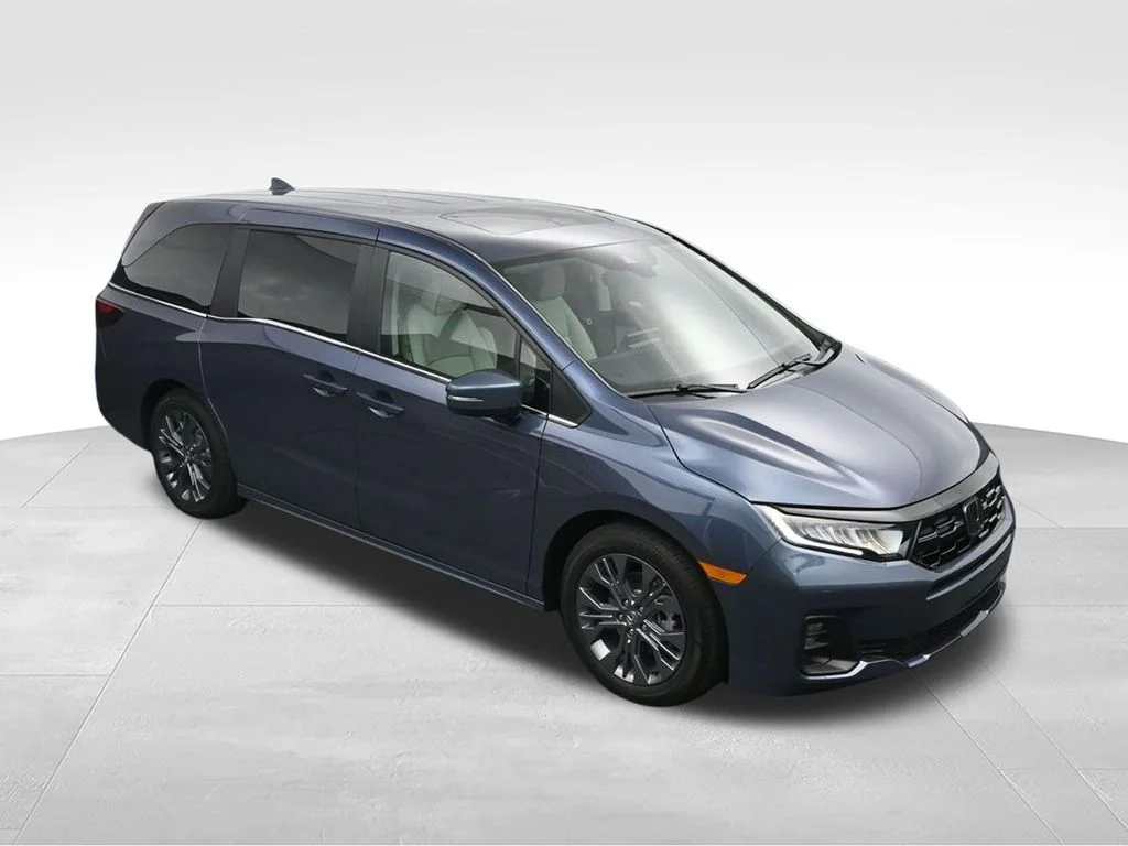 New 2026 Smoke Blue Pearl Honda Touring image 9
