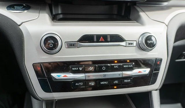 2023 Ford Explorer XLT - Photo 24