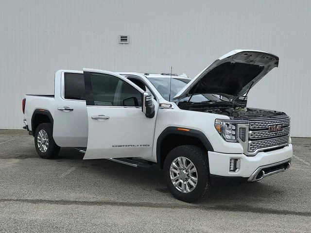 Used 2022 White GMC Denali image 9