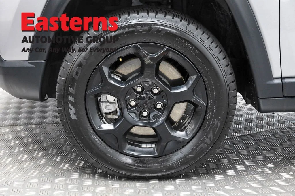Used 2024 Gray Jeep Trailhawk image 31