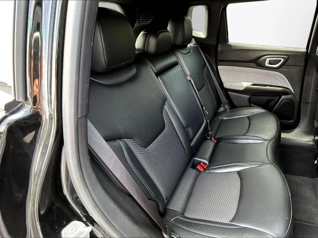 Used 2024 Diamond Black Jeep Latitude image 27