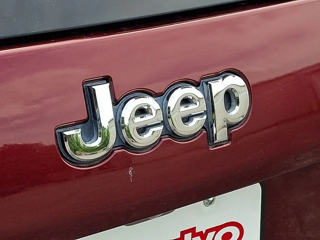 Used 2020 Red Jeep Latitude Plus image 30