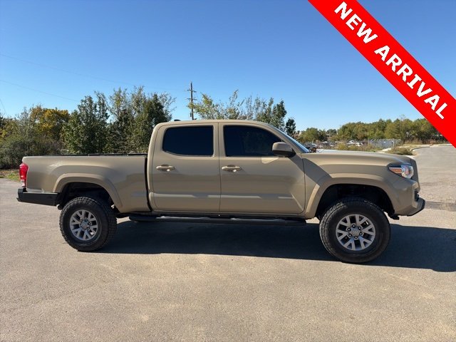 2017 Toyota Tacoma SR5 photo 2