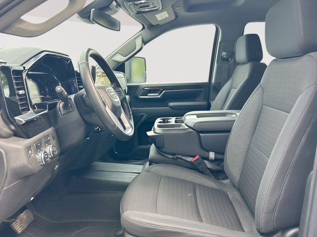 Used 2024 White GMC SLE image 21