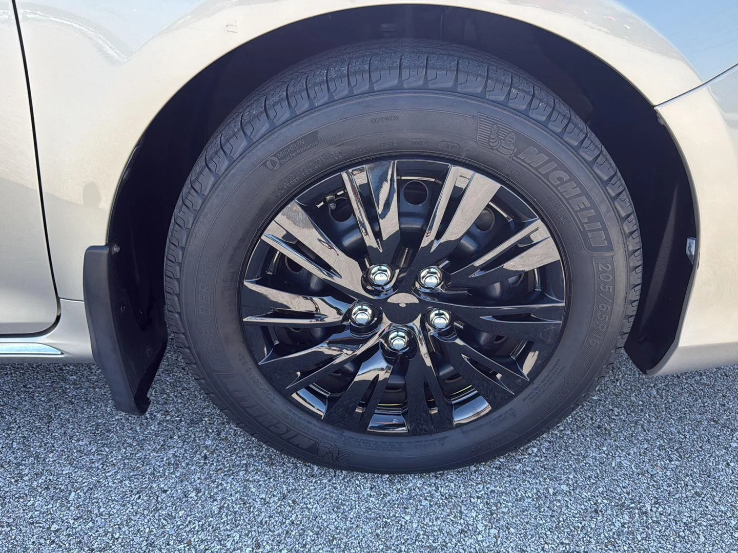 Used 2014 Creme Brulee Mica Toyota LE image 16