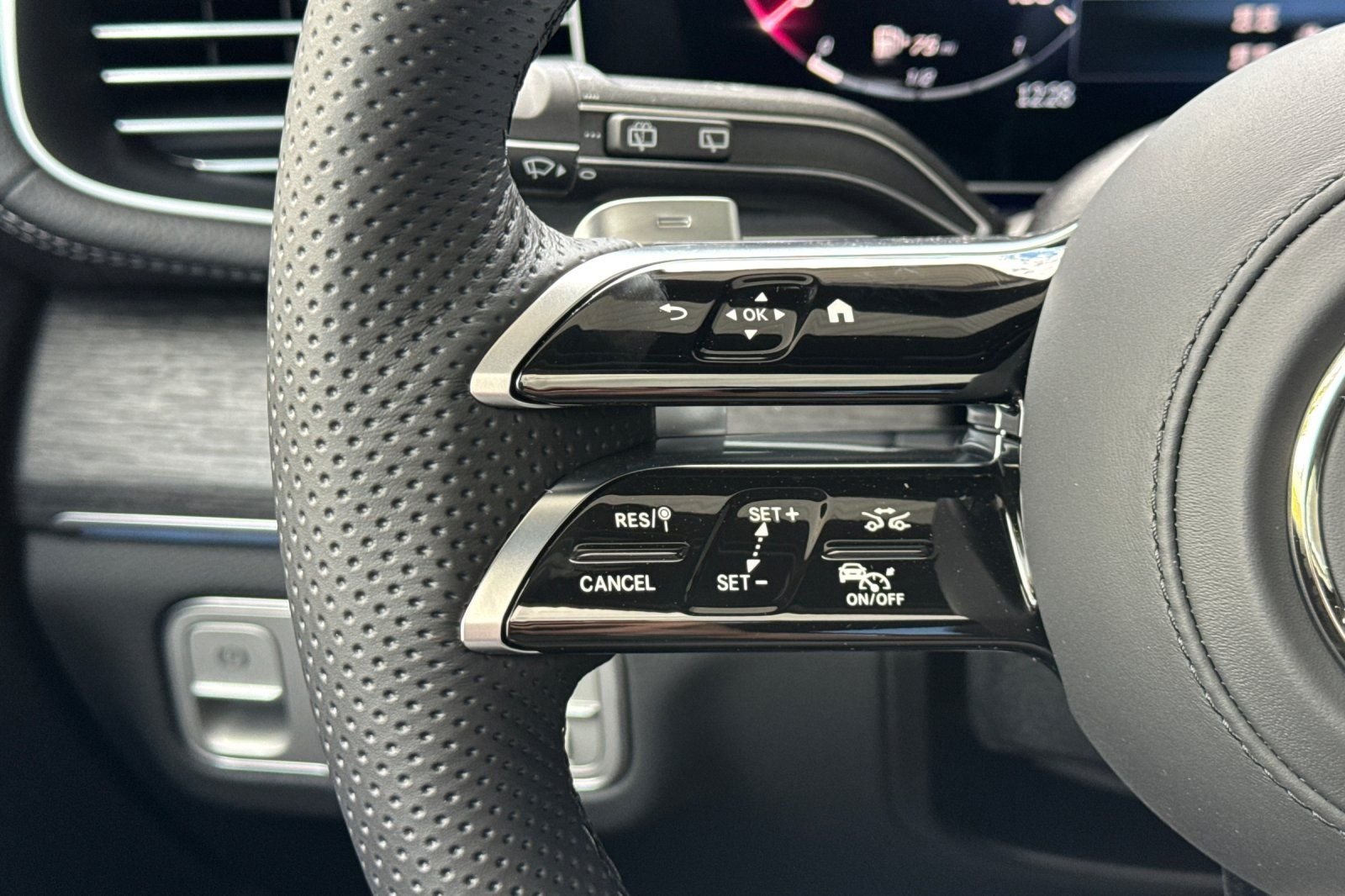 New 2026 Black Mercedes-Benz GLS 450 image 27