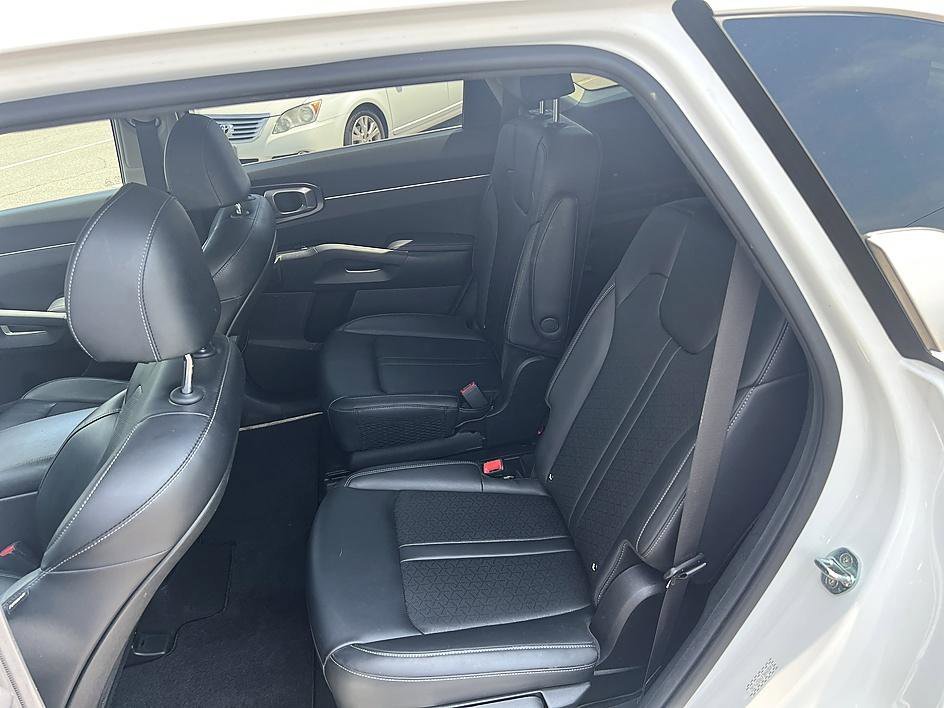 Used 2022 Snow White Pearl Kia EX image 14
