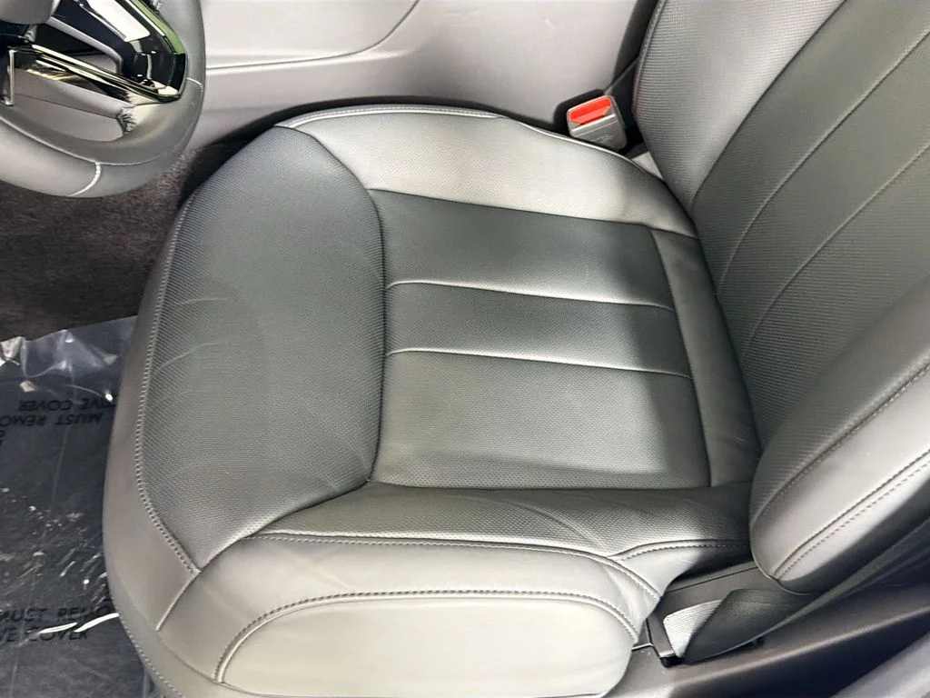 Certified Used 2024 White Land Rover Dynamic SE image 20