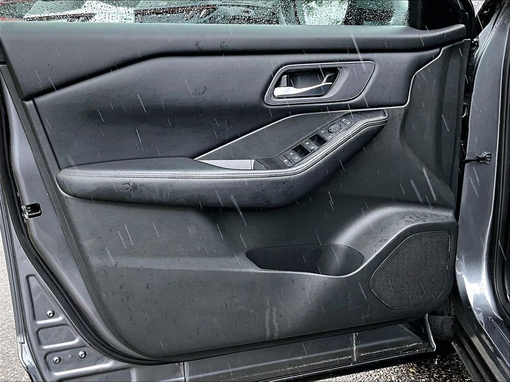 Used 2025 Gray Nissan SV image 9