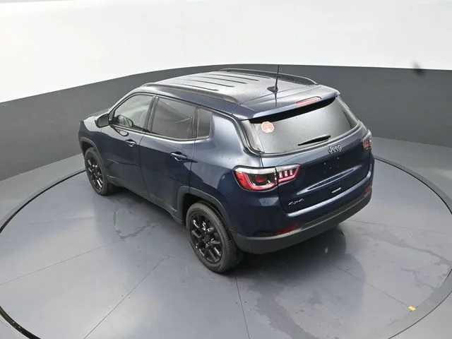 New 2026 Fathom Blue Pearl-Coat Exterior Paint Jeep Latitude image 15