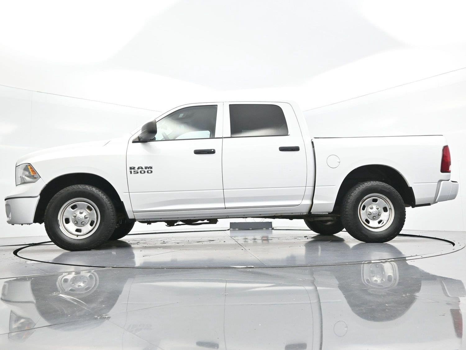 Used 2015 Bright White Clearcoat Ram Tradesman image 40