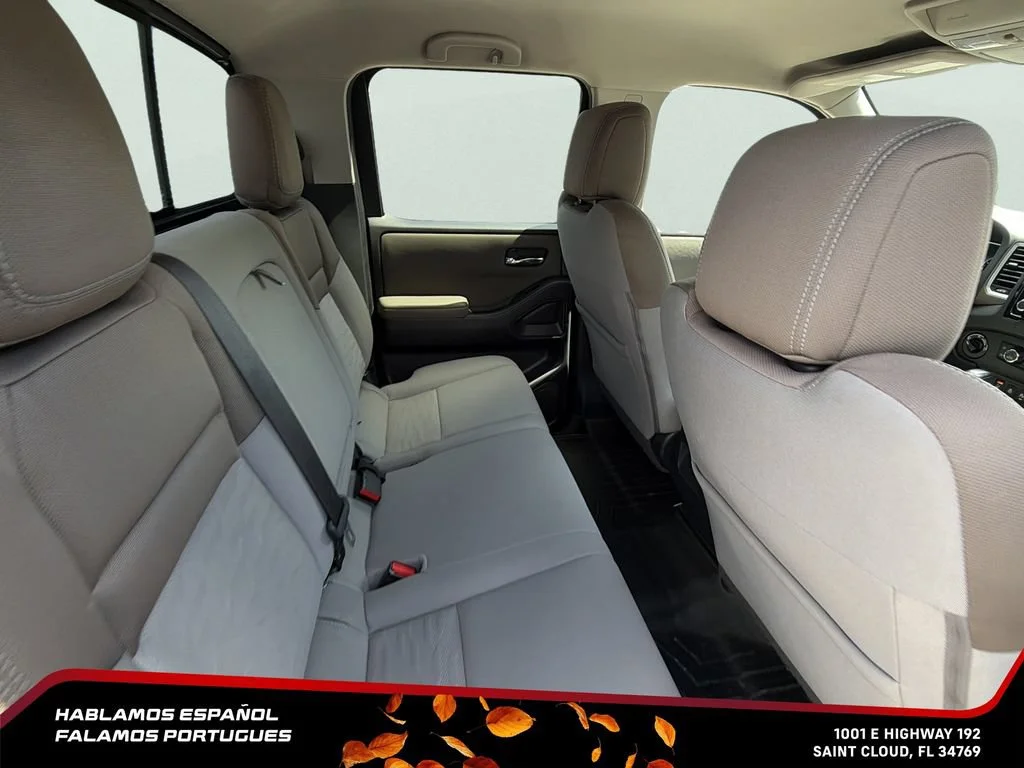 Used 2022 Green Nissan Crew Cab SV 4x4 image 27