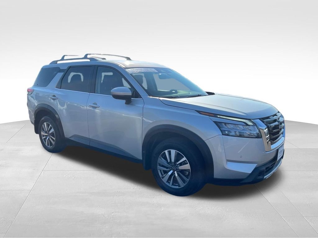 Used 2024 Silver Nissan SL image 7
