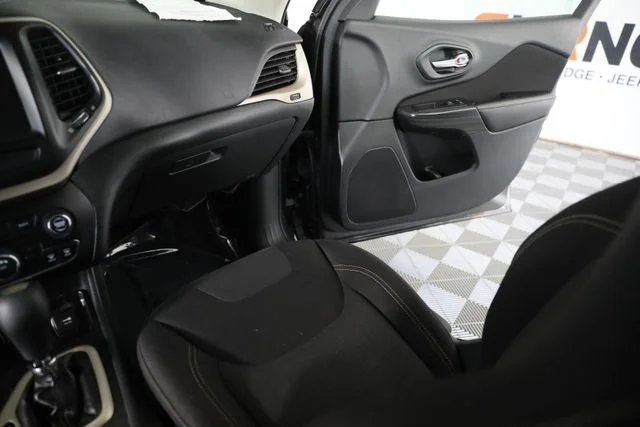 Used 2016 Gray Jeep Latitude image 24