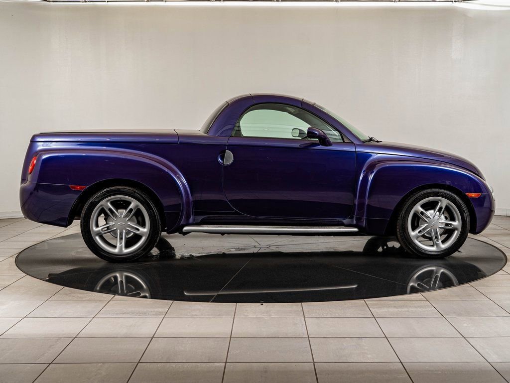 Used 2004 Ultra Violet Metallic Chevrolet  image 13