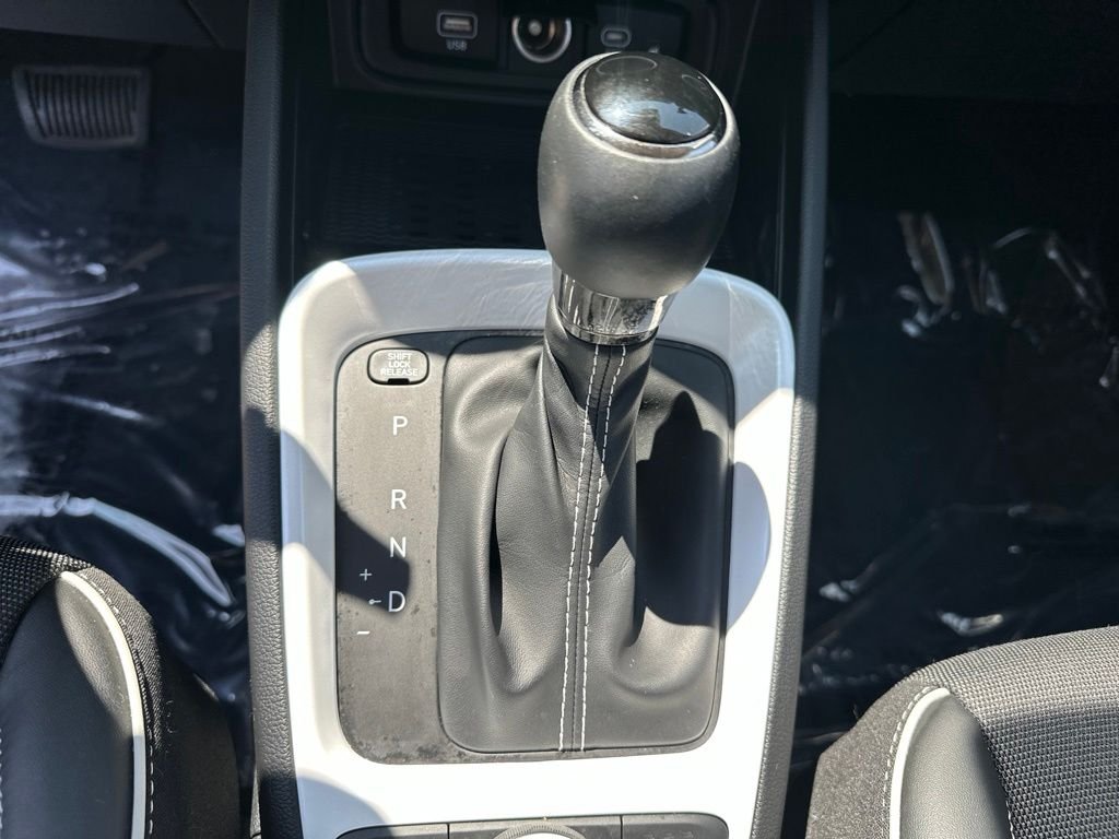 Used 2023 White Hyundai Limited image 15
