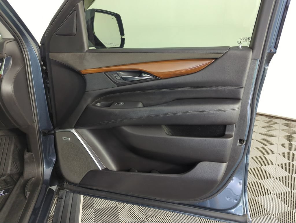 Used 2020 SHADOW METALLIC Cadillac Premium Luxury image 37