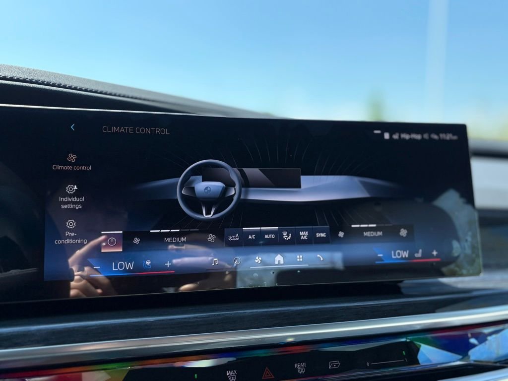 New 2025 Dravit Grey Metallic BMW 760i xDrive image 10
