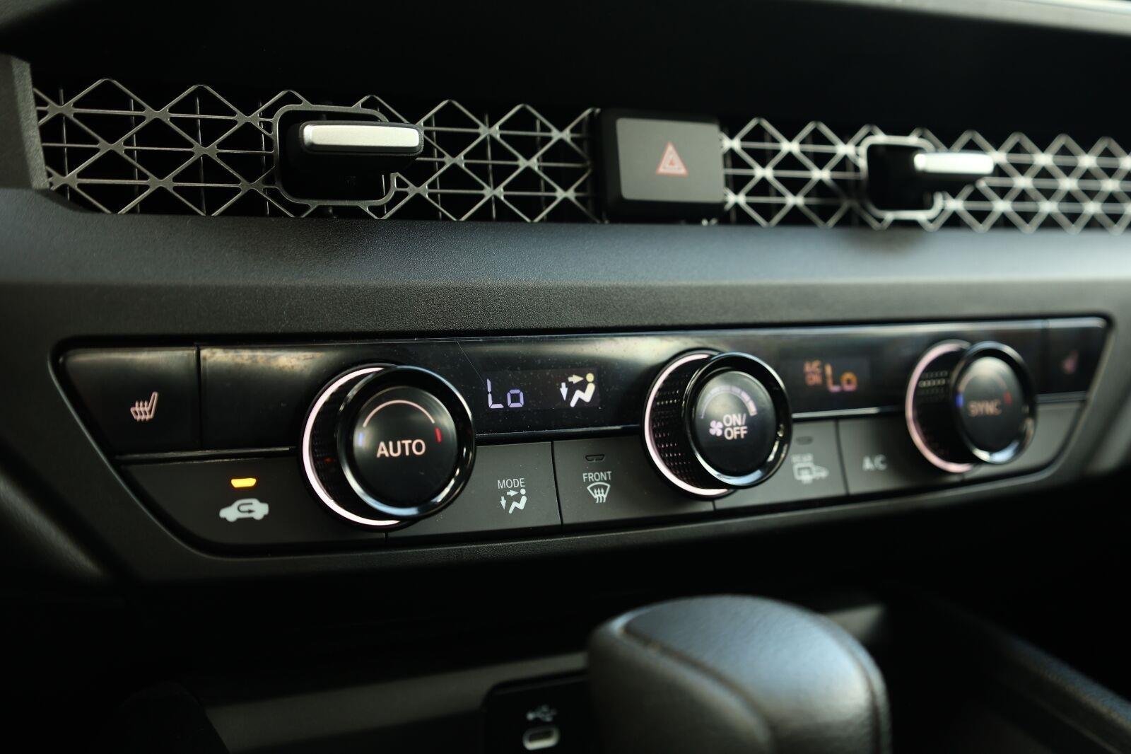 Used 2024 Platinum White Pearl Honda EX image 29
