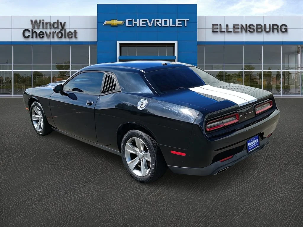 Used 2016 Pitch Black Clearcoat Dodge SXT image 5