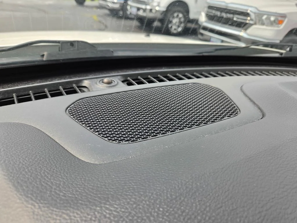 Used 2019 White Clearcoat Jeep Limited image 7