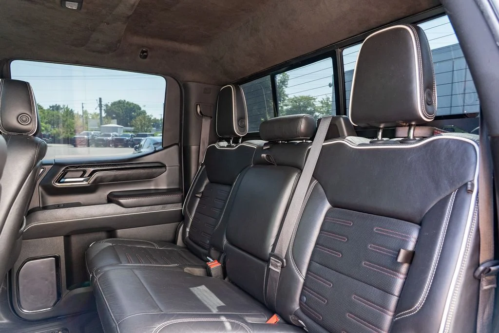 Used 2022 White GMC AT4X image 26