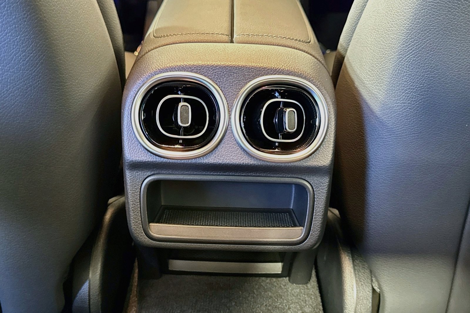 New 2026 Selenite Grey Metallic Mercedes-Benz C 300 image 23