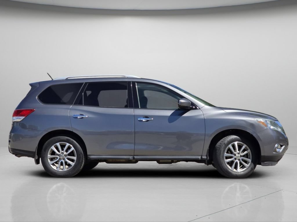 Used 2016 Gun Metallic Nissan SV image 22