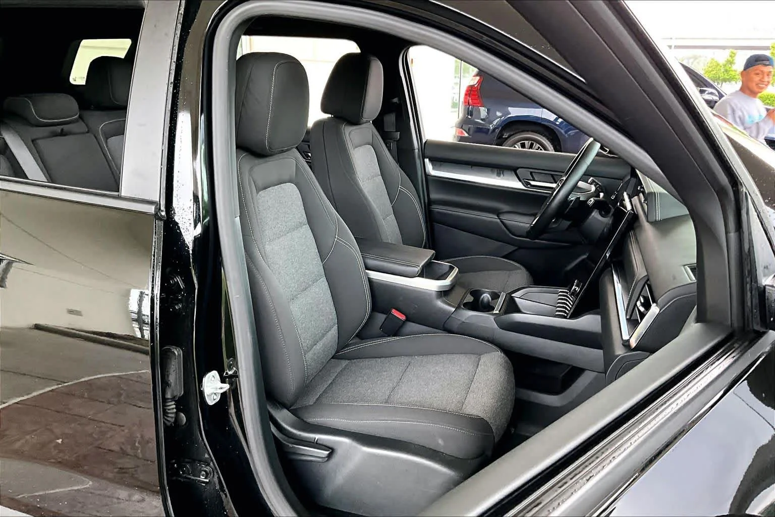 Used 2025 Ebony Twilight Metallic GMC FWD Elevation image 8