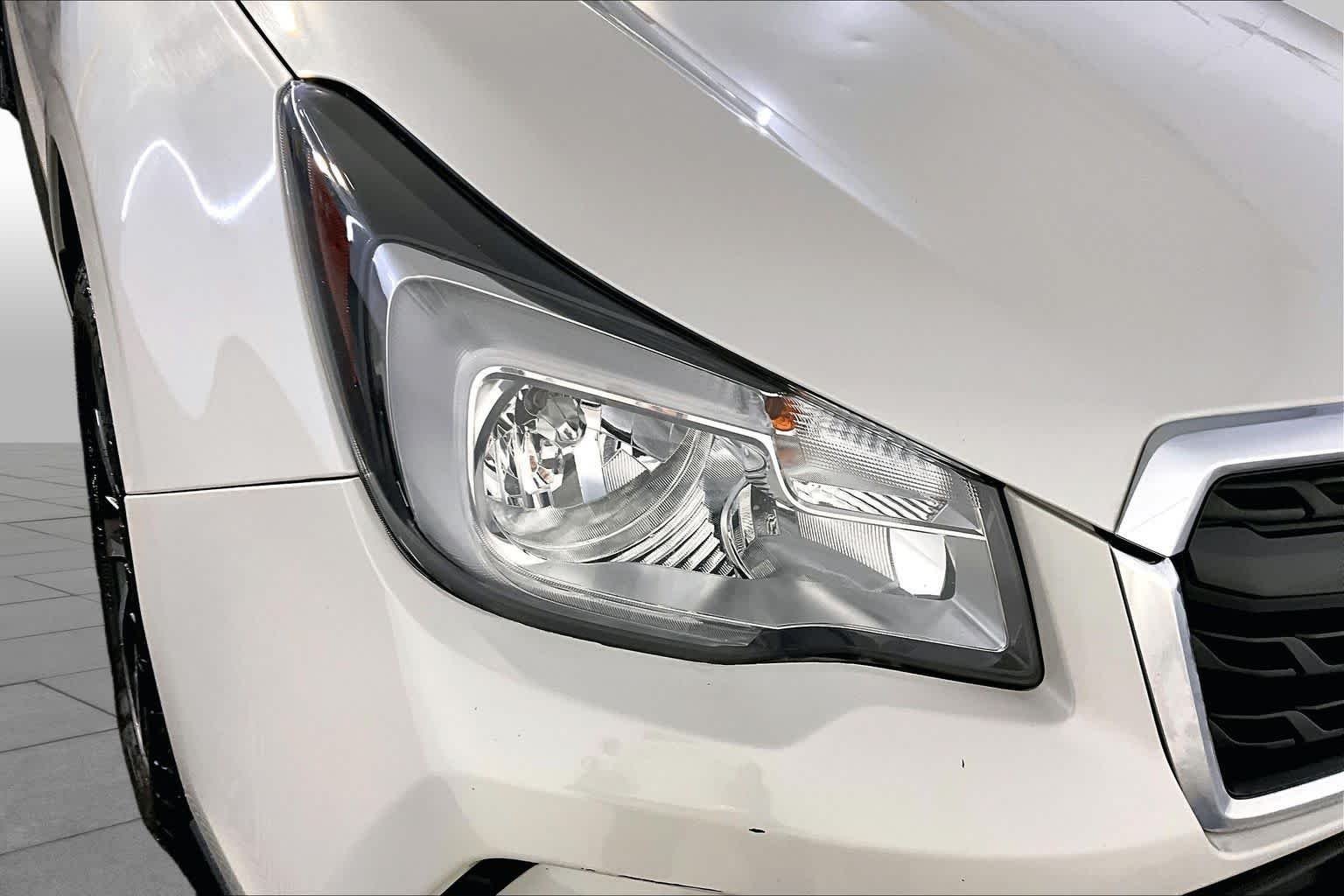 Used 2018 Crystal White Pearl Subaru Premium image 27
