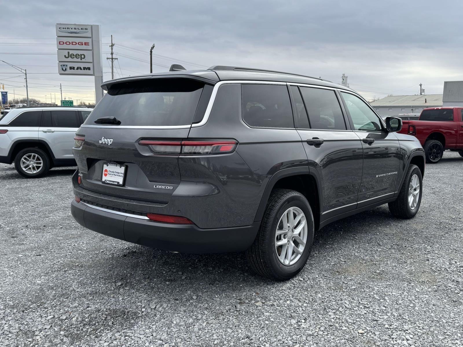 New 2025 Baltic Gray Metallic Clear-Coat Exterior Paint Jeep Laredo image 21