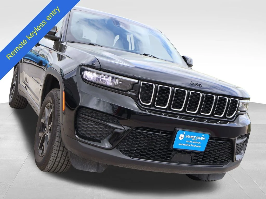 Used 2025 Black Jeep Altitude image 6