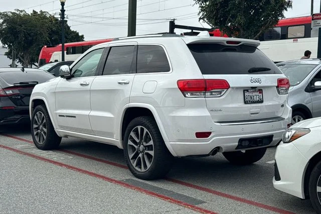 Used 2018 Ivory 3-Coat Jeep Overland image 4