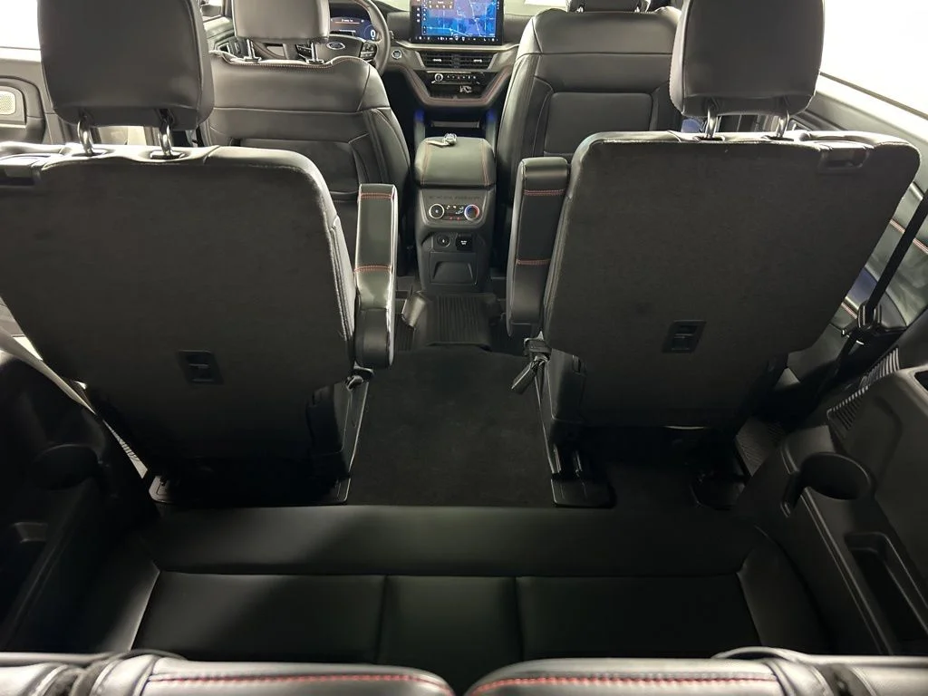 2025 Ford Explorer ST - Photo 40