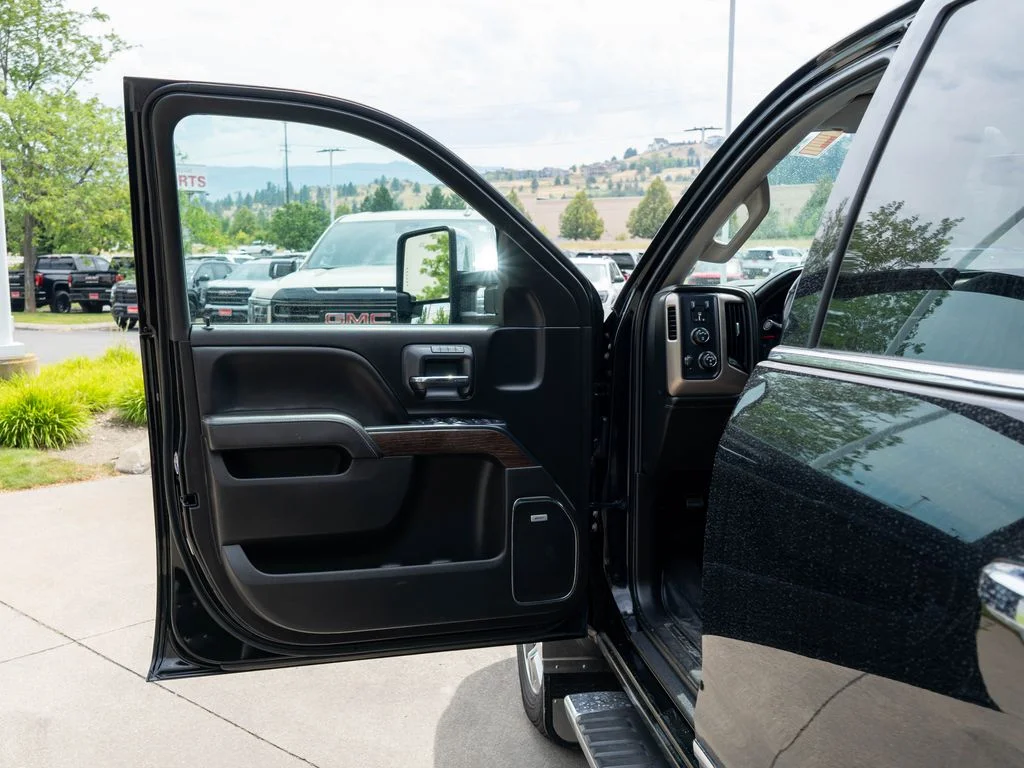 Used 2018 Black GMC Denali image 16